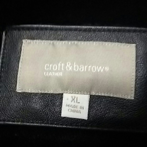 Leather jacket like new has detachable liner and h - Picture 4 of 7